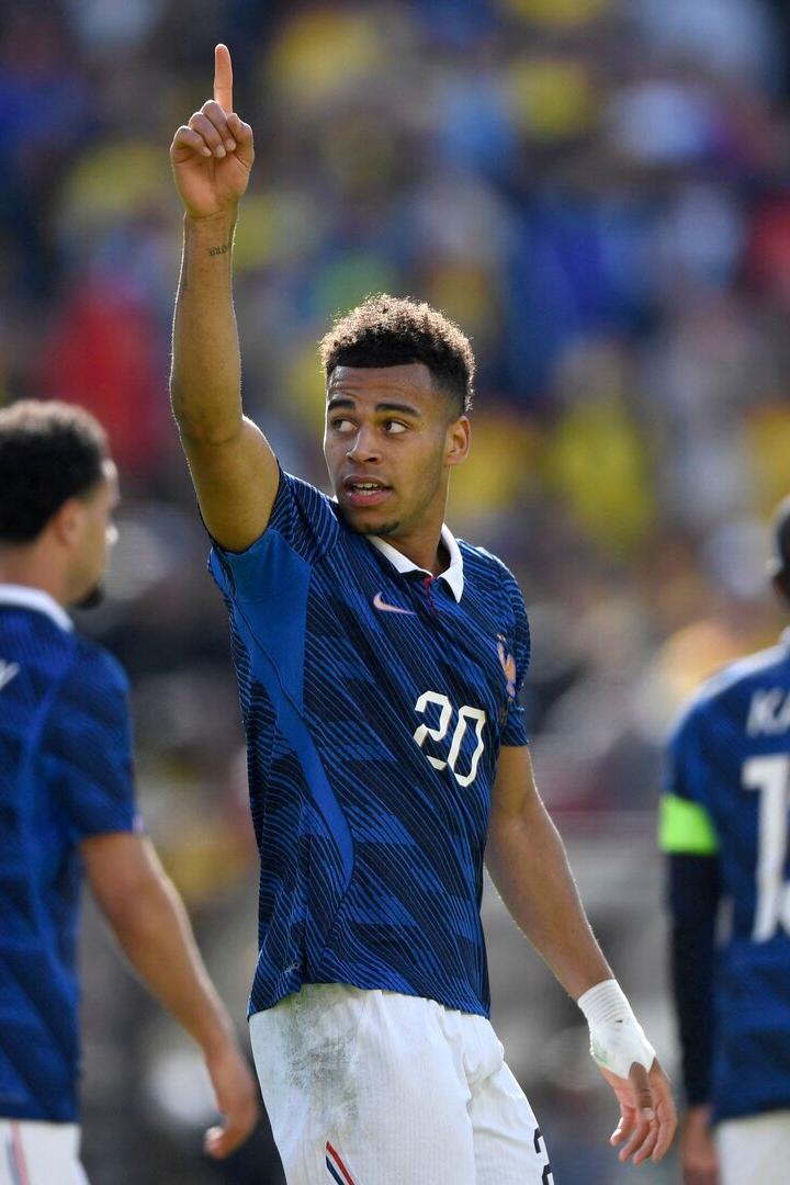 Doue (in der Bildmitte) traf doppelt.