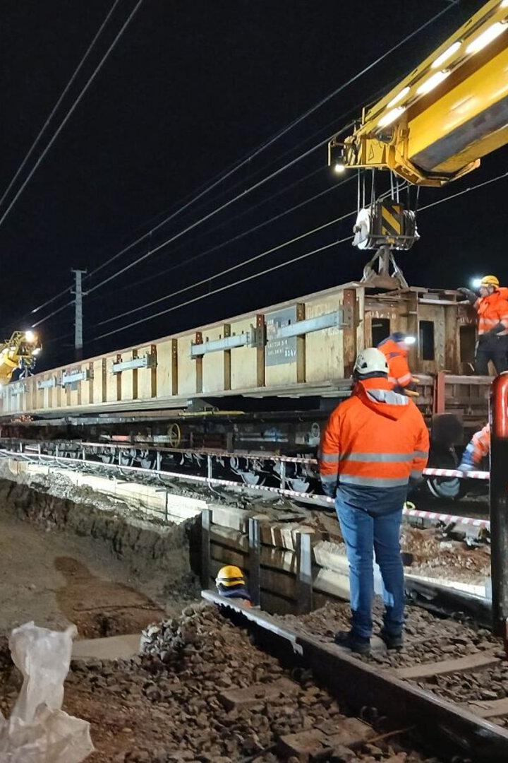 ÖBB setzt in Wiener Neustadt Hilfsbrücke ein.