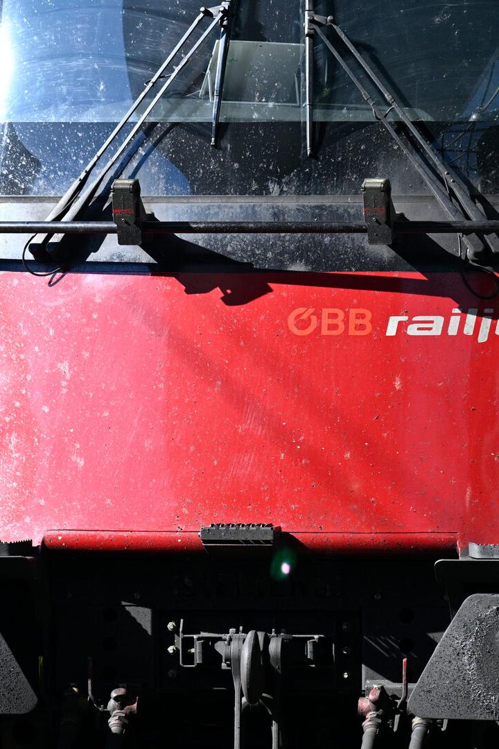 ++ THEMENBILD ++ ÖBB / BAHN / ZUG / EISENBAHN / VERKEHR / ÖFFENTLICHE VERKEHRSMITTEL