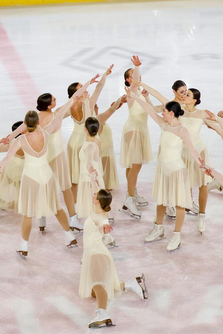 Synchron-Eiskunstlauf-Team Colibris Vienna bei den Staatsmeisterschaften 2025