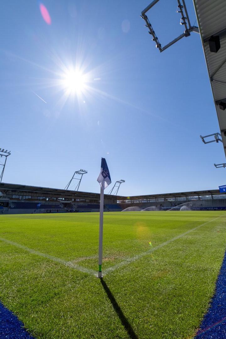 FUSSBALL/ADMIRAL BUNDESLIGA/TESTSPIEL: BLAU-WEISS LINZ - PSV EINDHOVEN