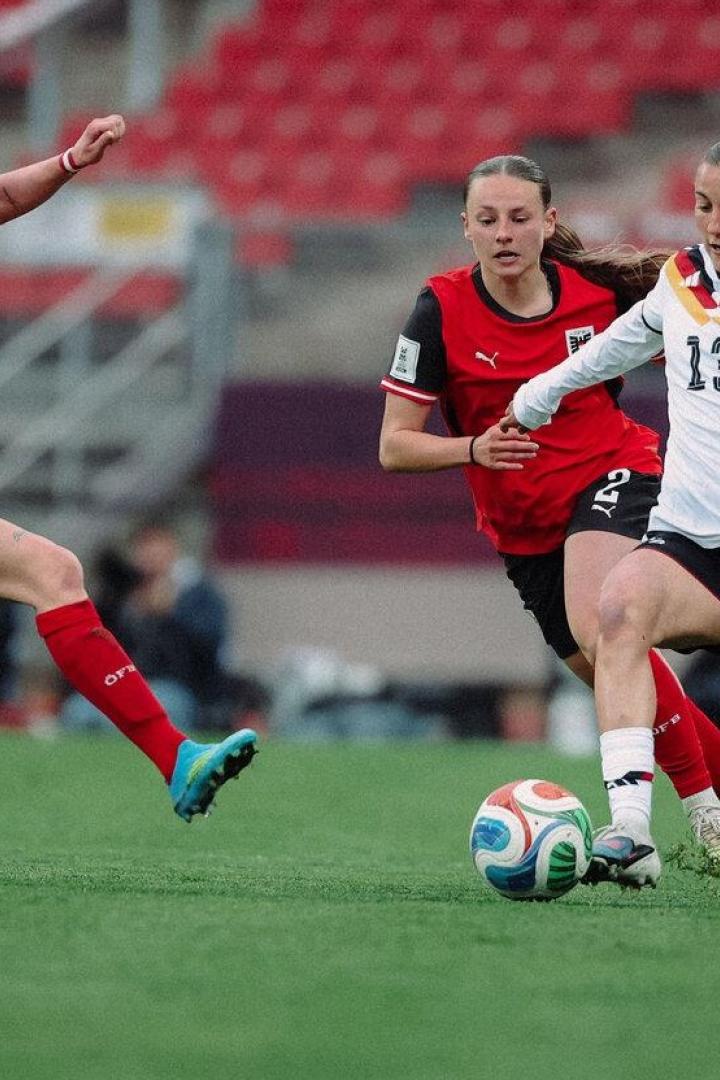 Eileen Campbell und Chiara D'Angelo gegen Deutschland