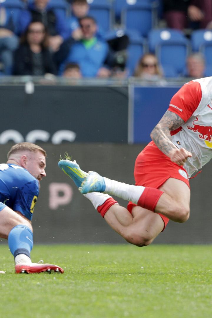 In der 2. Liga treffen Talente wie Verhounig von Liefering (re.) auf Routiniers wie Stendera vom SKN. 