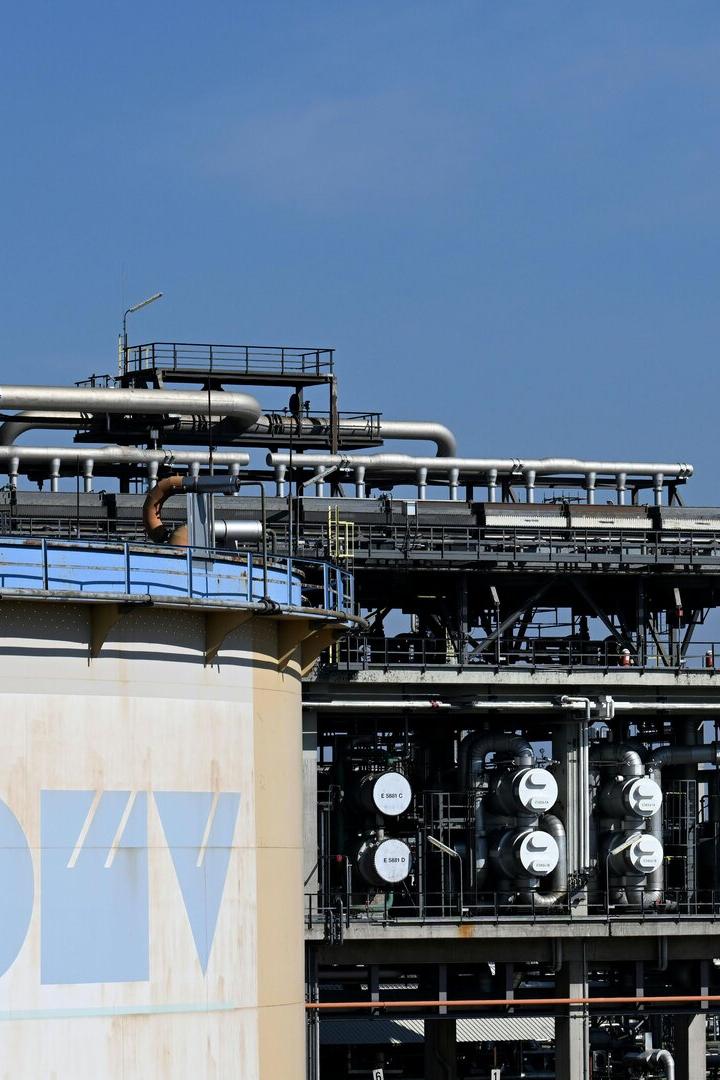 ++ THEMENBILD ++ RAFFINERIE SCHWECHAT / GAS / ÖL / OMV / VERSORGUNGSSICHERHEIT