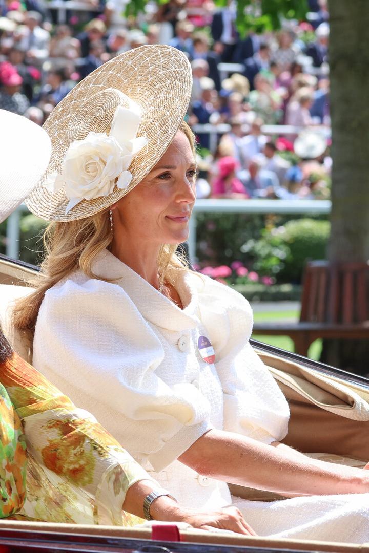 Pferderennen  Ascot 2025:  Sperling fuhr in der Kutsche vor und zeigte sich in der königlichen Loge gut gelaunt neben König Charles