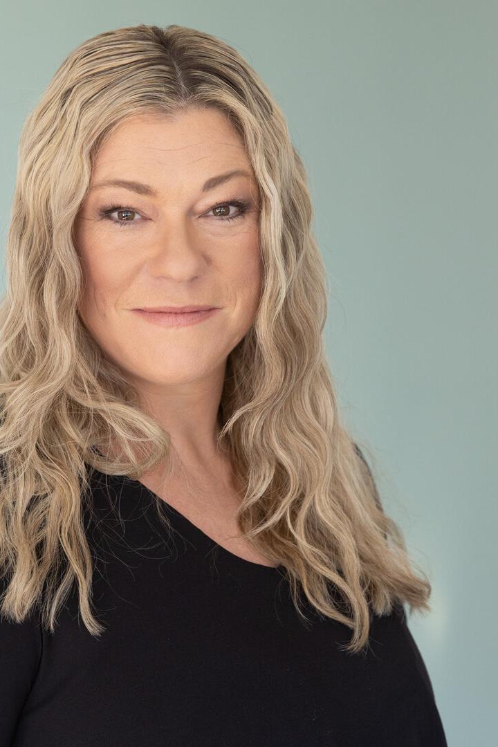 Valentina Philadelphy-Steiner, Anwaltin