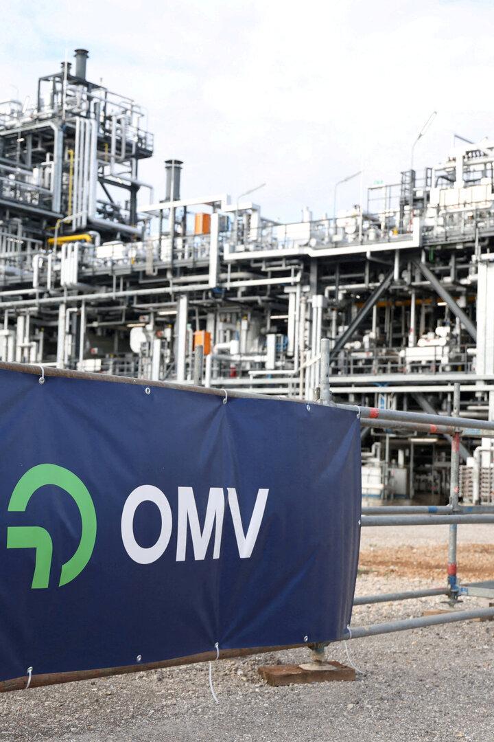 FILE PHOTO: FILE PHOTO: A view of a logo of Austrian oil, gas and chemicals group OMV in front of their ReOil plant in Schwechat,
