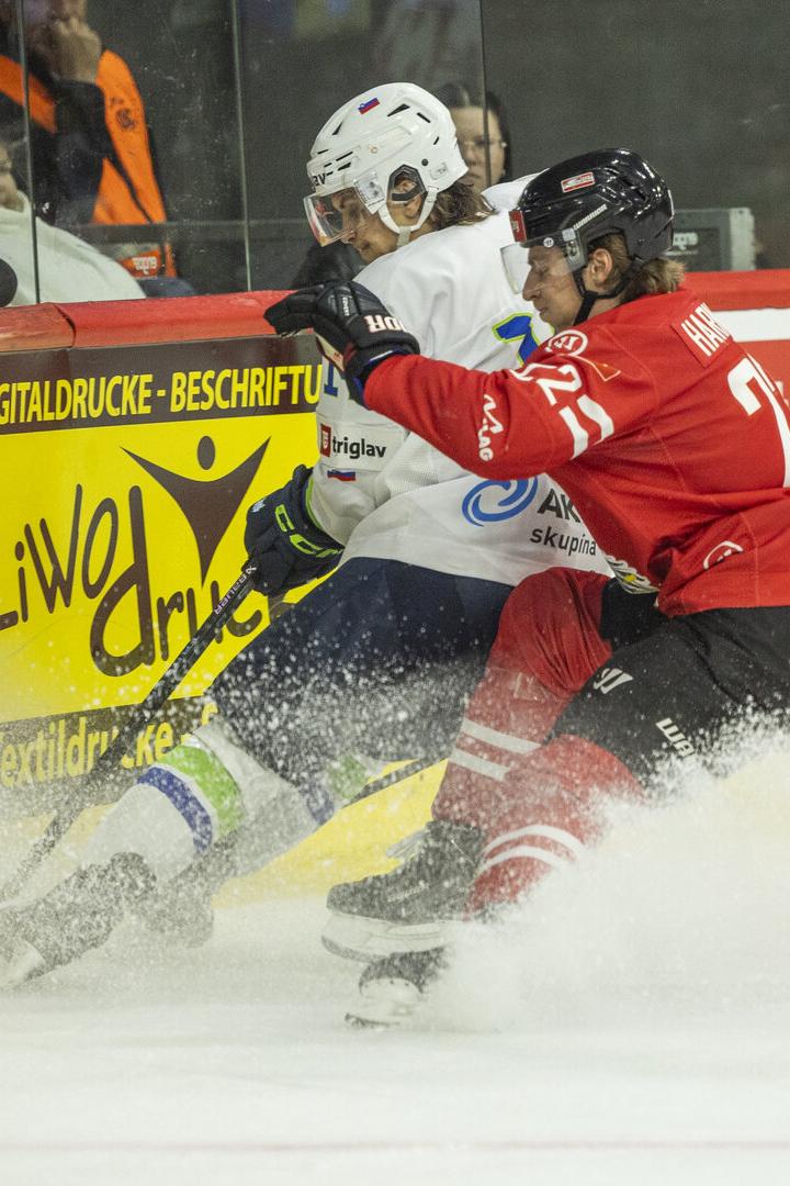 FUSSBALL: EISHOCKEY / TESTSPIEL / ÖSTERREICH - SLOWENIEN
