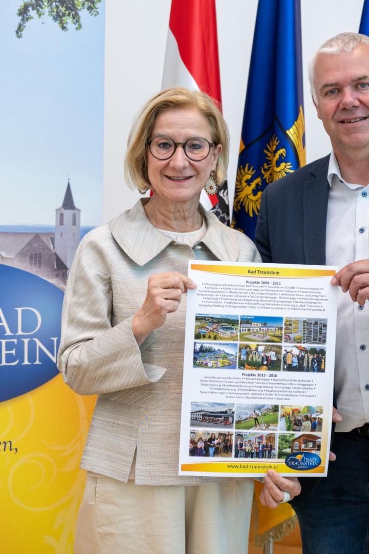 Johanna Mikl-Leitner und der Traunsteiner Bürgermeister Roland Zimmer.