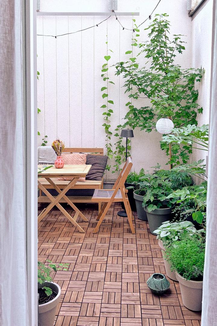 Ein hübscher Innenhof, der zum "Garten" umgestaltet wurde. 