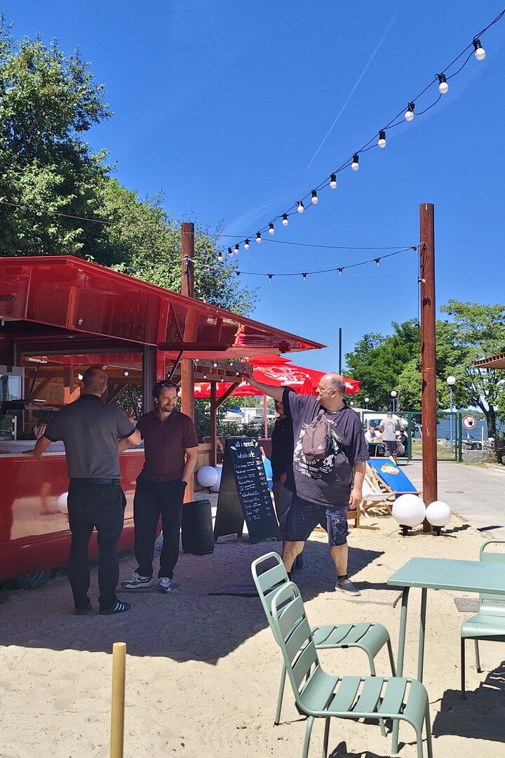 Ein Foodtruck an der Marina Wien