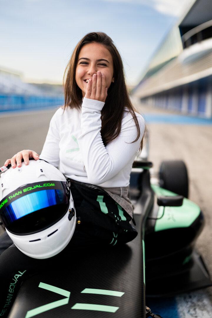 Ivonn Simeonova auf ihrem Kart