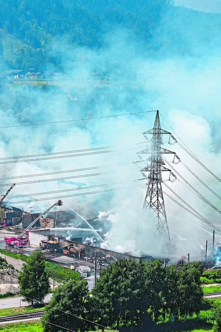 TIROL: GROSSBRAND IN OSTTIROLER RECYCLING-ANLAGE - WARNUNG AUFRECHT