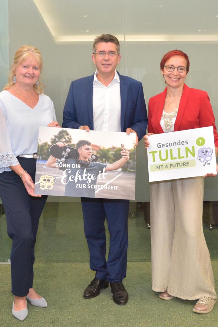 Gesundheitsstadträtin Paula Maringer, Bürgermeister Peter Eisenschenk und Michaela Nikl.