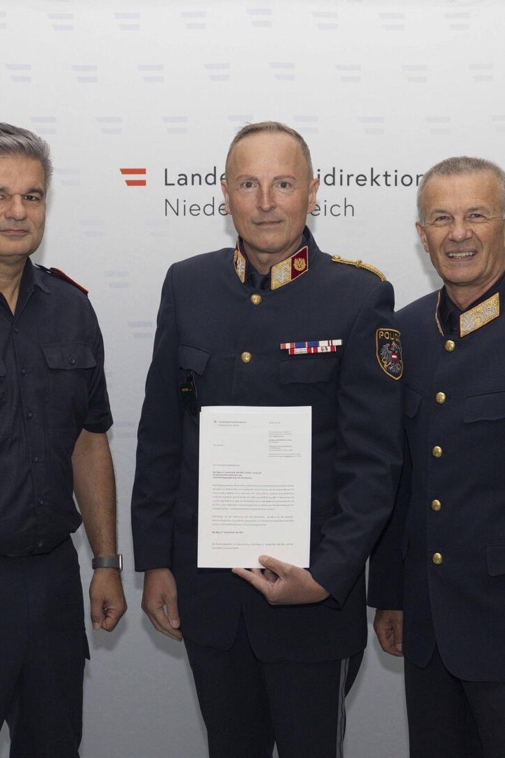 LPD-Stv. Roland Scherscher, Stadthauptmann Gerald Rak und Landespolizeidirektor Franz Popp.