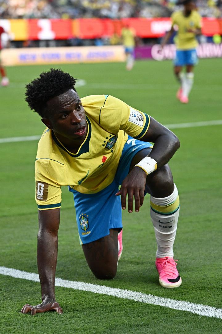 Kniefall: Vinicius Junior rettete mit dem Ausgleich der Seleção einen Punkt.