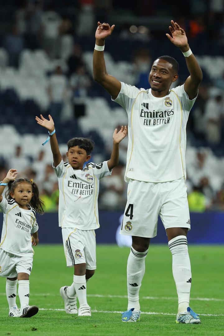 David Alaba mit seinen Kindern