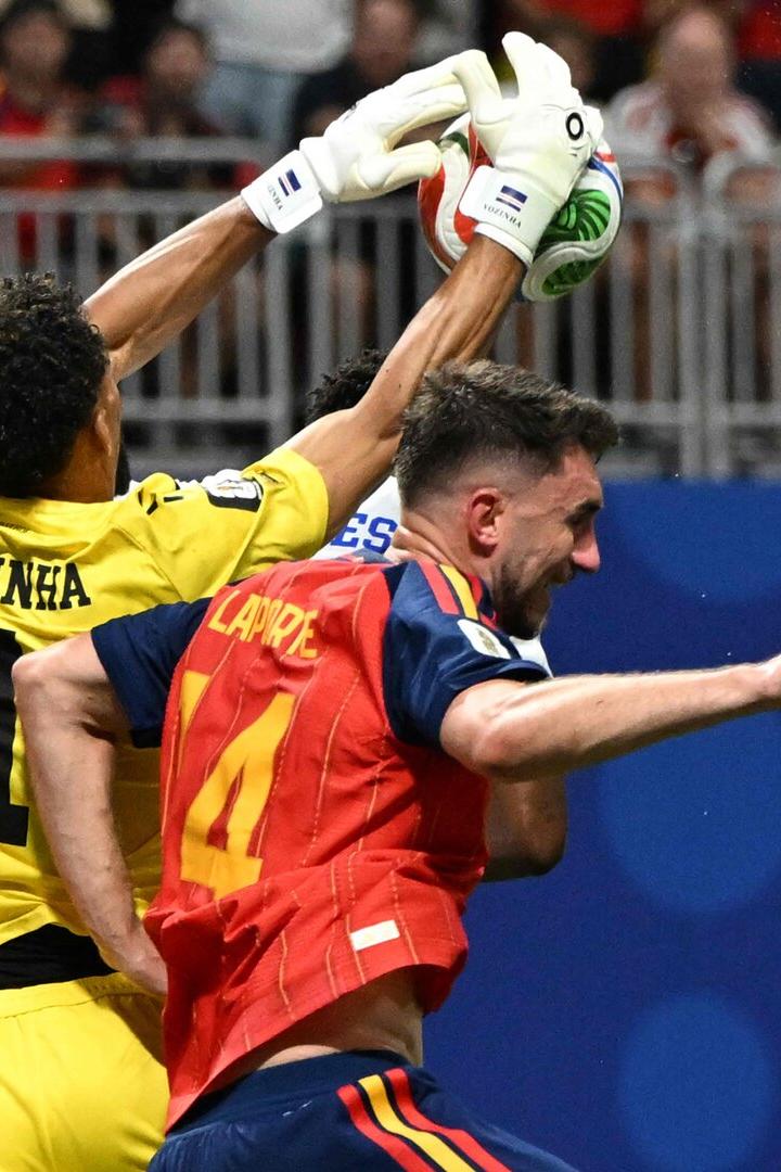 Teufelskerl Vozinha: Der Goalie der Kap Verde trieb die Spanier zur Verzweiflung – er war der Mann des Spiels.