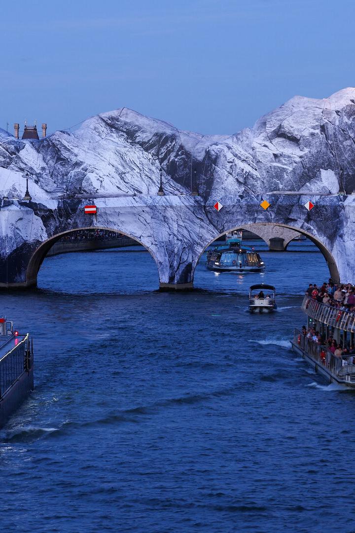 Das Kunstwerk  "La Caverne du Pont Neuf" vom französischen Künstler JR 