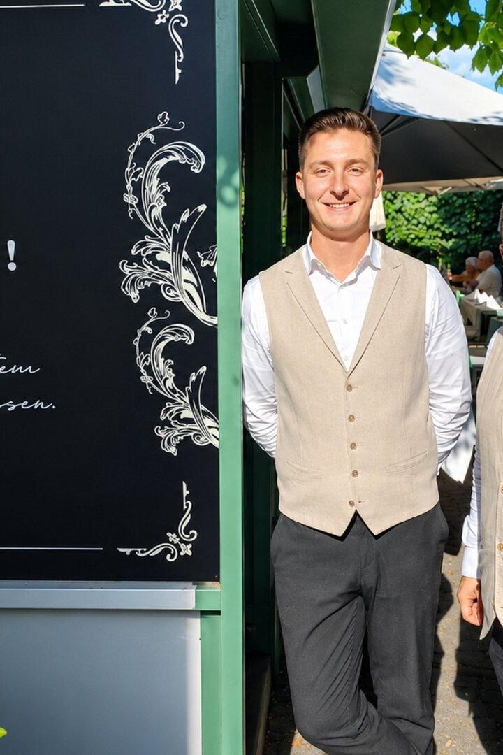 Maximilian und Can, die Leiter des Service beim Pfarrwirt Heiligenstadt. 