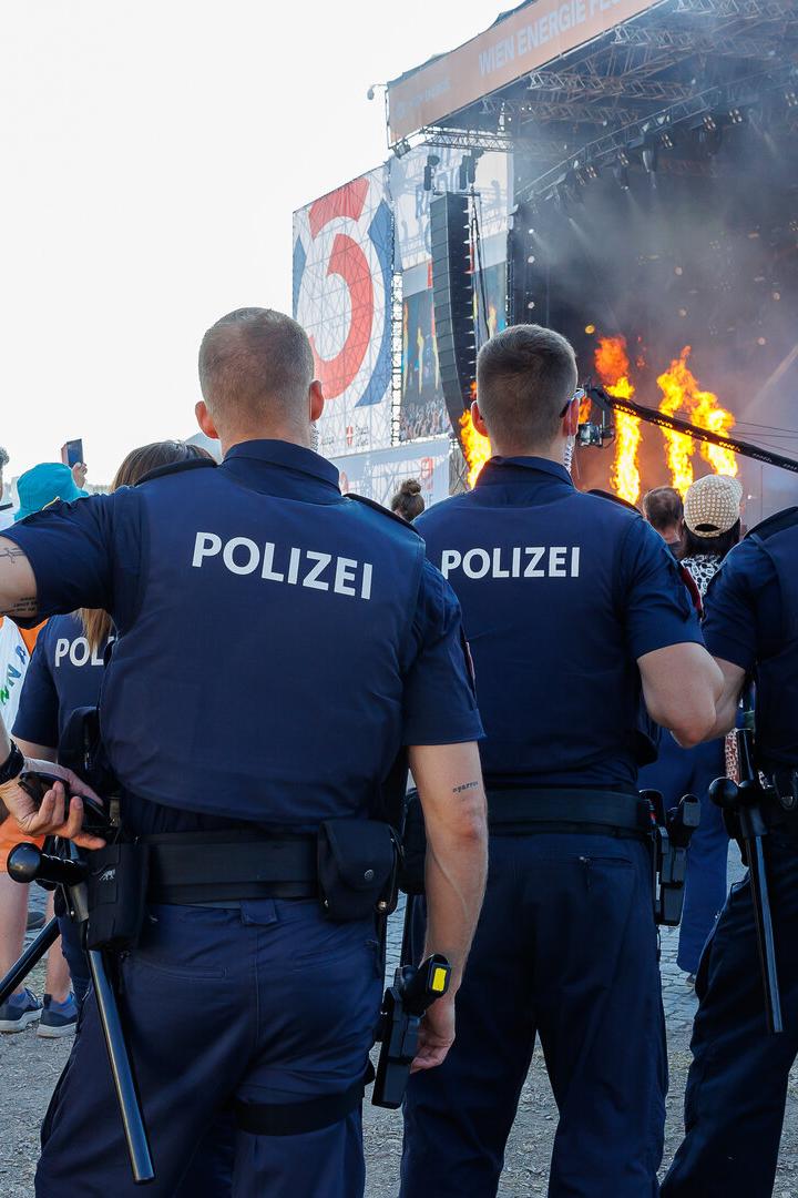 41. DONAUINSELFEST: KONZERT - POLIZEI.