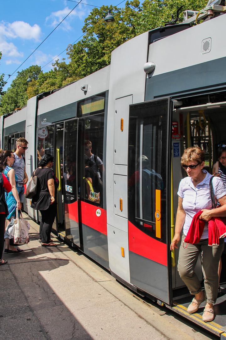 Straßenbahn im Sommer in Wien