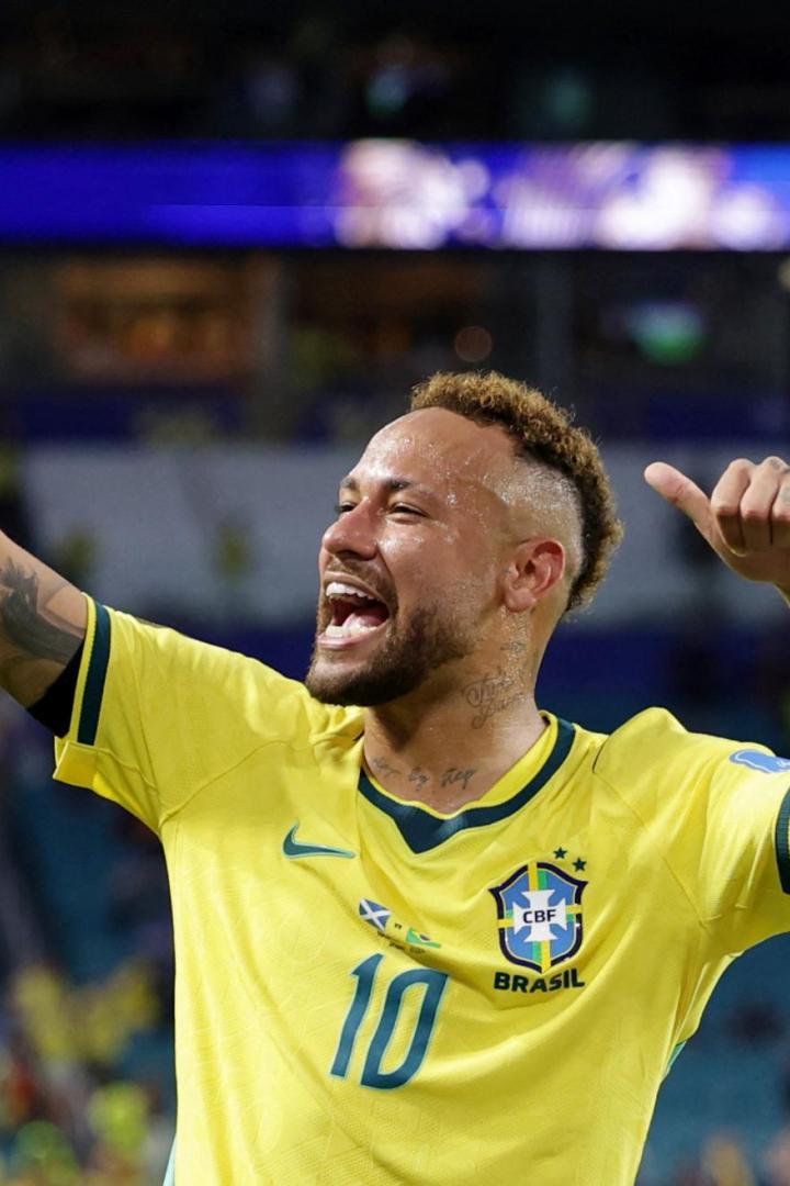 Neymar kam eine Viertelstunde vor Schluss aufs Feld und wurde bejubelt