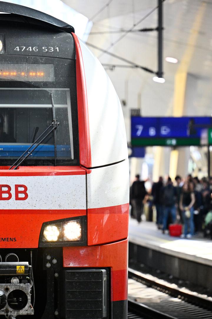 ++ THEMENBILD ++ ÖBB / BAHN / ZUG / EISENBAHN / VERKEHR / ÖFFENTLICHE VERKEHRSMITTEL