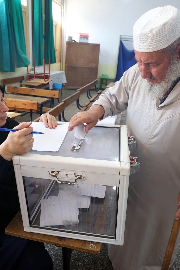 Algerians vote in parliamentary elections