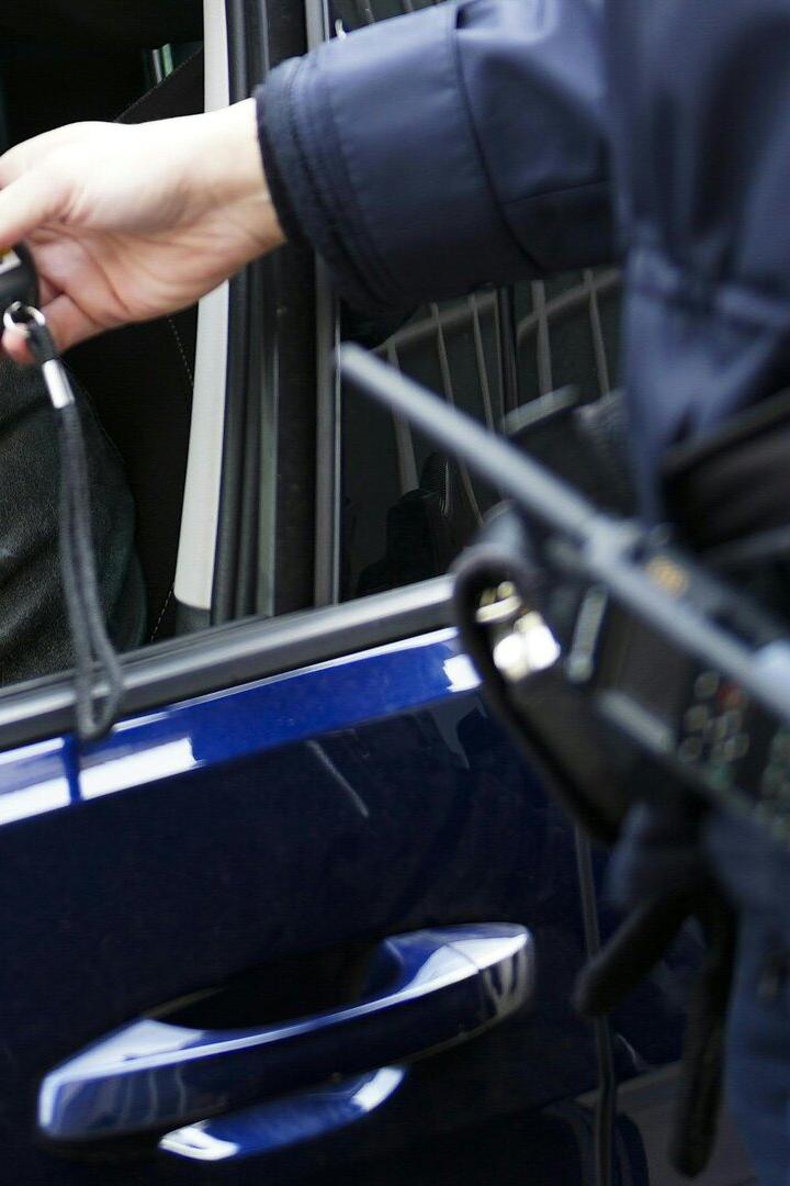 ++ THEMENBILD ++ "POLIZEI" : ALKOHOLMESSGERÄT