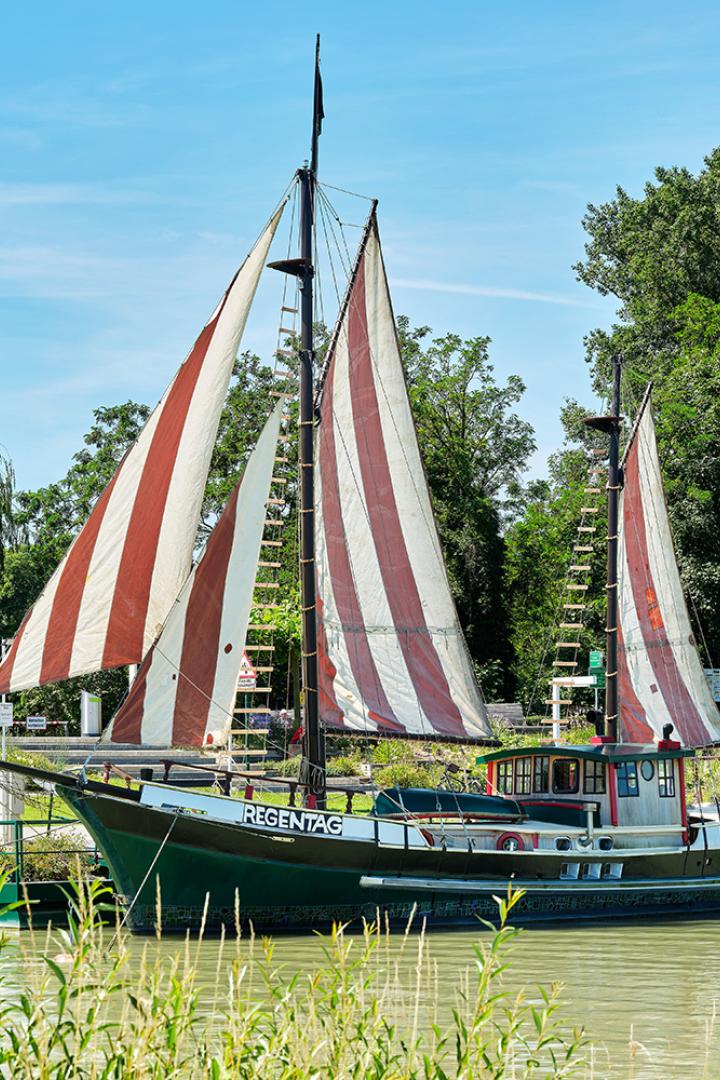 Das Schiff Regentag kann in Tulln besichtigt werden. 