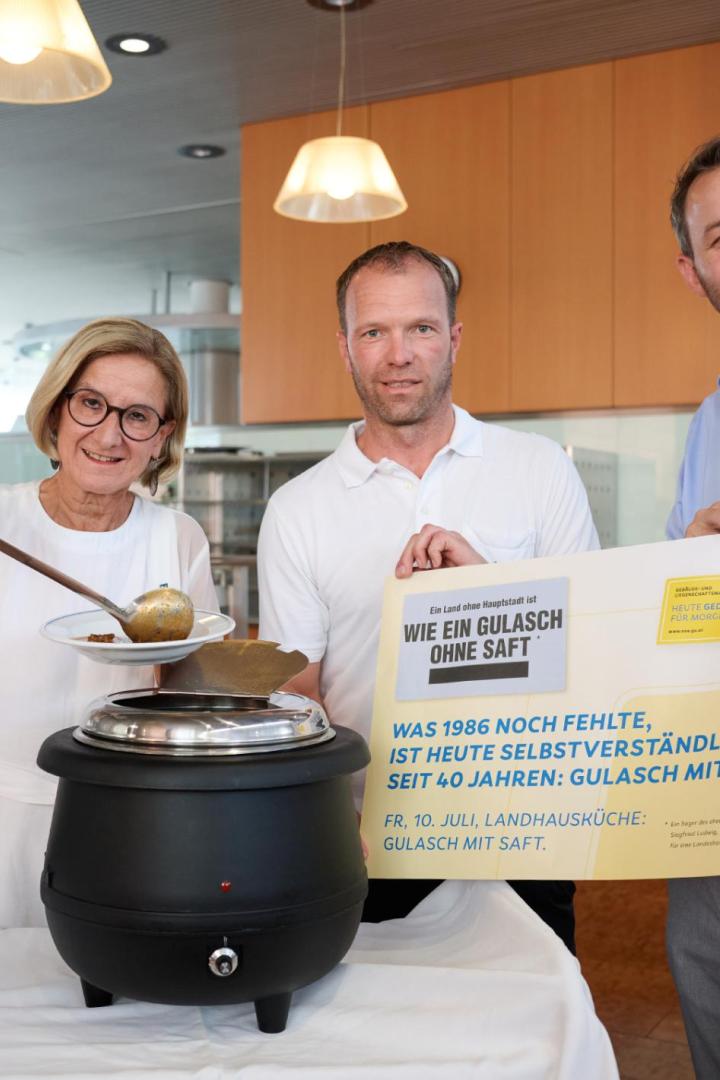 Mikl-Leitner, Stamminger-Weis und Reiter-Havlicek mit Gulasch.