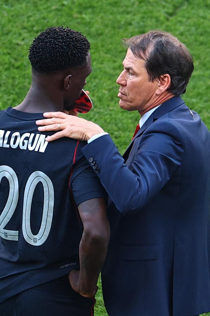 Balogun sprach mit Belgiens Trainer Garcia