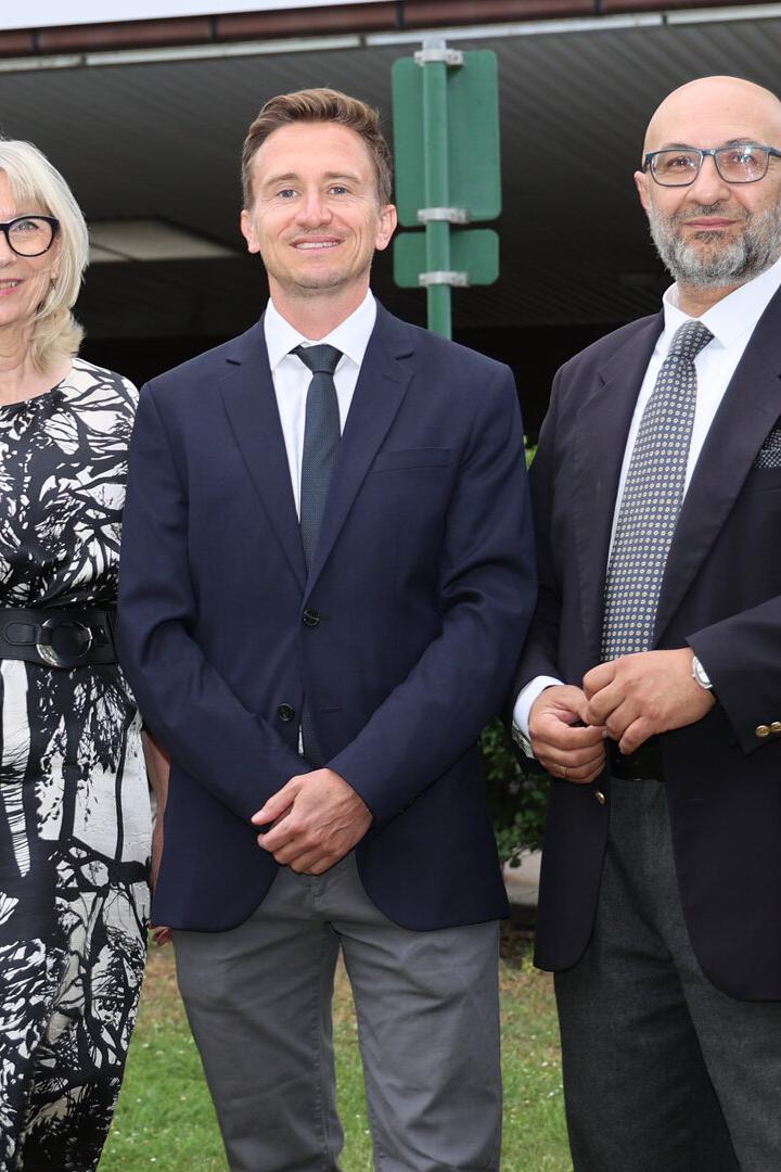Silvia Bodi, Geschäftsführerin der Gesundheit Thermenregion GmbH, Primar Thomas Gattringer, ärztlicher Direktor Ojan Assadian