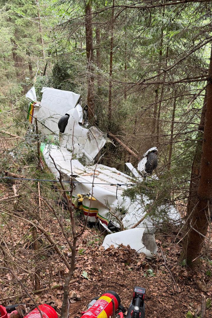 NIEDERÖSTERREICH: ZWEI TOTE UND ZWEI SCHWERVERLETZTE BEI FLUGZEUGABSTURZ IN GAMING