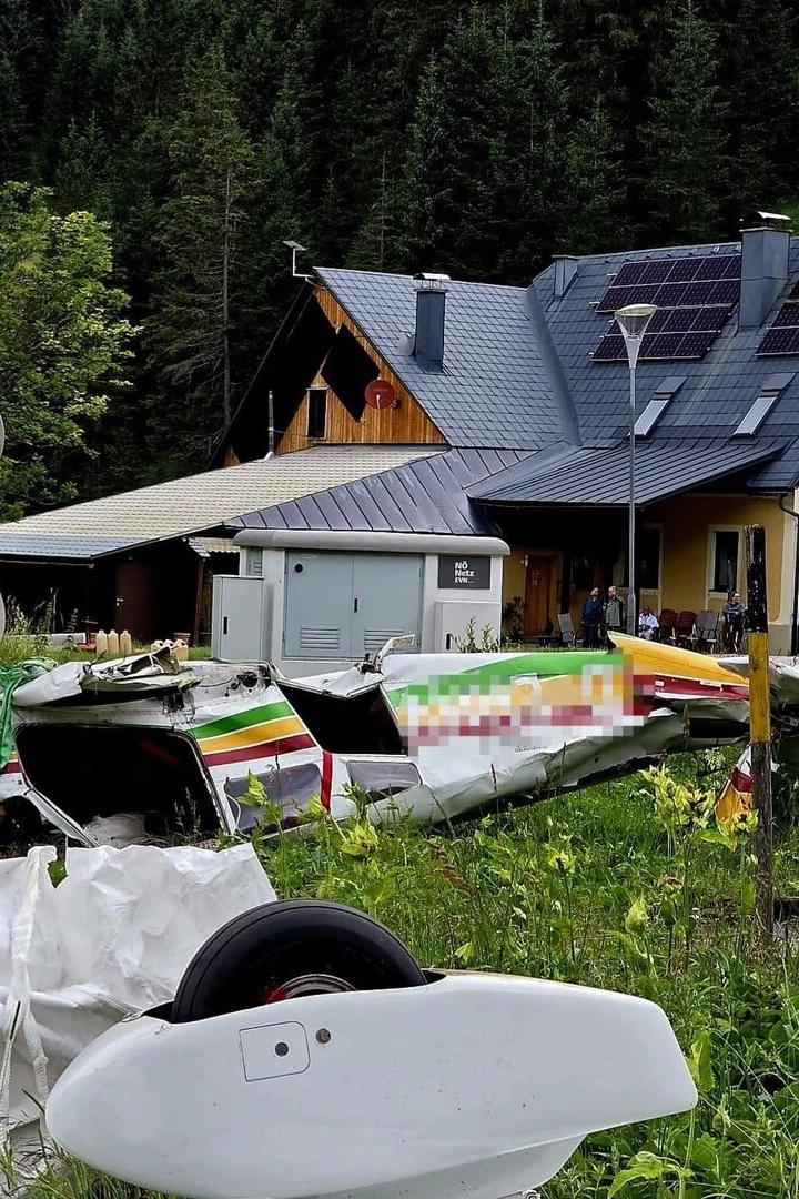 Das Wrack der Maschine vor dem Abtransport nach Wien zur Untersuchung.