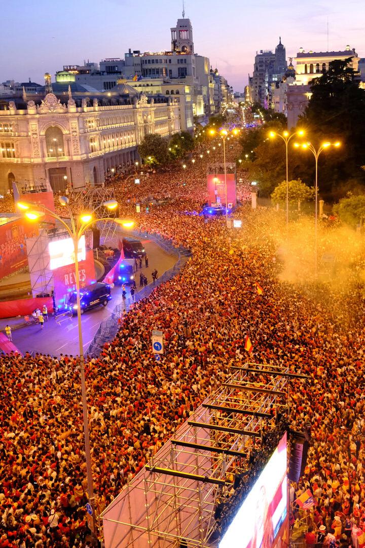 2 Millionen Menschen feierten auf den Straßen von Madrid.