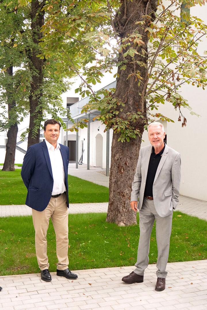 Bei der Eröffnung der Studentenheime 2020: Die beiden AREA-Geschäftsführer Markus Haiden und Patrick Volkert mit Bürgermeister Klaus Schneeberger und Stadtrat Philipp Gruber.