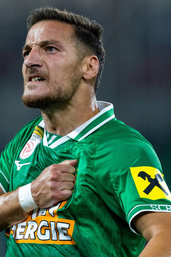 Ercan Kara jubelt für Rapid
