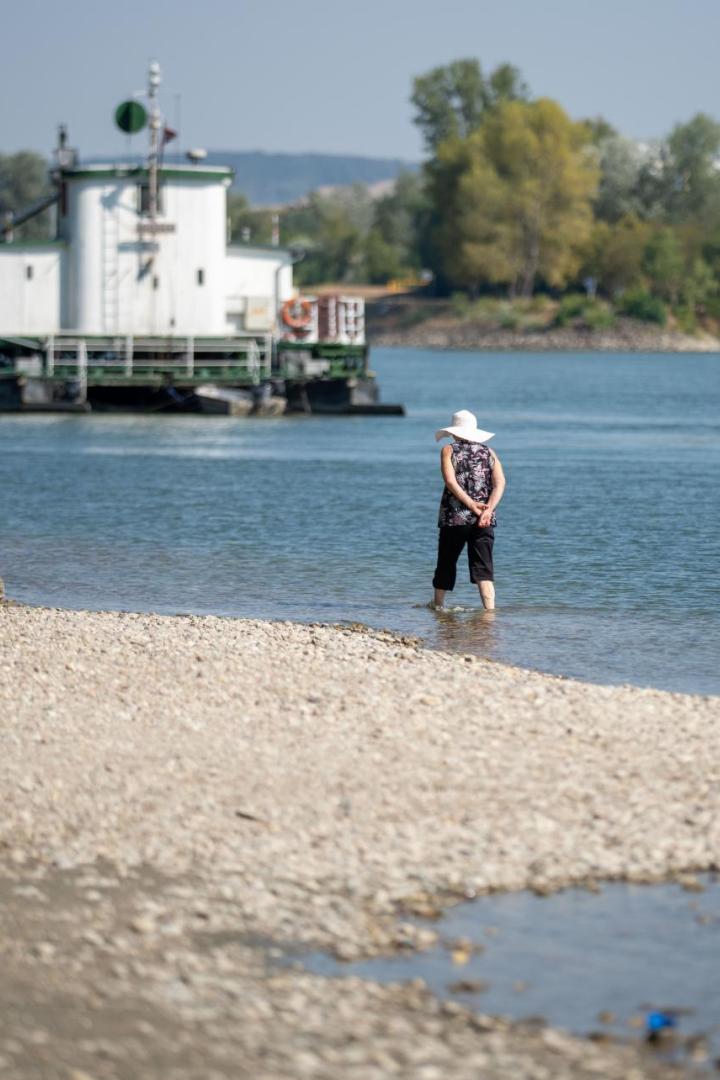 ++ THEMENBILD ++ HITZE / WASSER / ABKÜHLUNG / NIEDRIGWASSER / SCHIFFFAHRT / TROCKENHEIT / WETTER / KLIMA