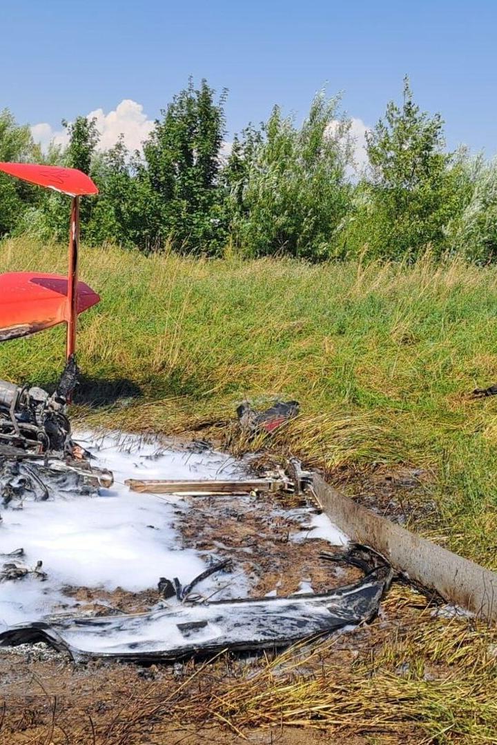 Gyrocopter brannte nach Notlandung aus.