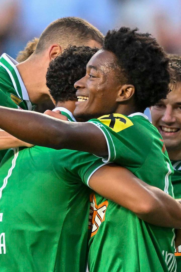 Jubel von und mit Haidara bei Rapid