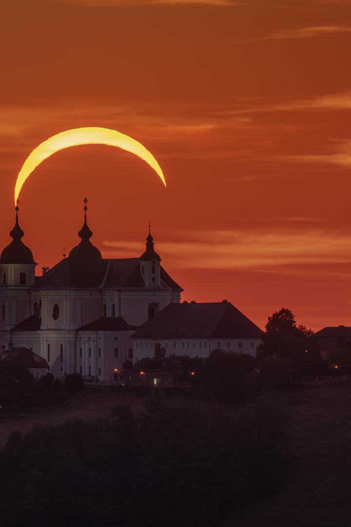 Sonnensichel über Sonntagberg-Basilika