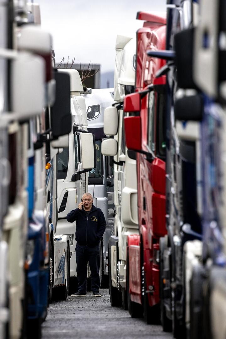 Western Balkan truck drivers block EU border terminals to protest new exit/entry system