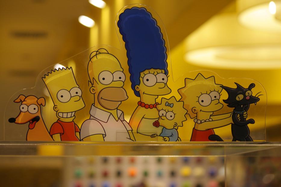 Die Simpsons, eine animierte Familie, mit Hund Knecht Ruprecht und Katze Snowball II.