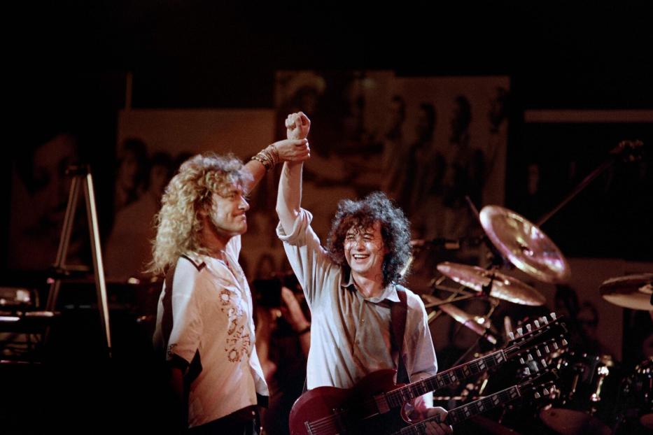 Robert Plant und Jimmy Page von Led Zeppelin auf der Bühne.