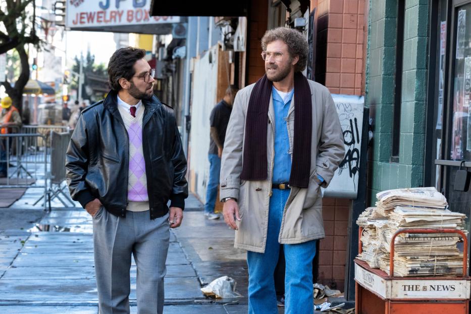 Paul Rudd und Will Ferrell stehen auf einem Bürgersteig in ihrer Rolle als Dr. Ike Herschkopf und Martin Markowitz.
