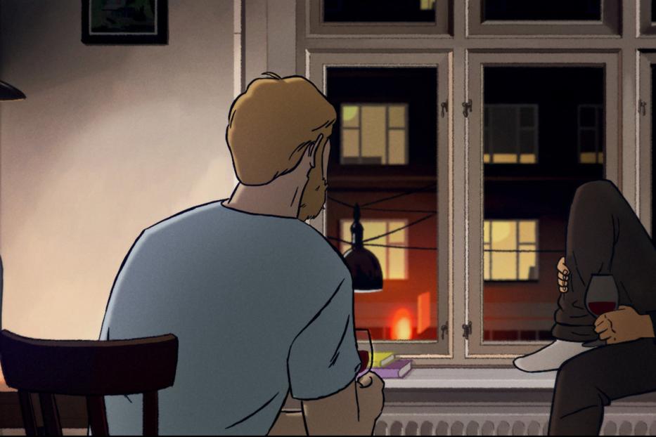 Zwei Männer sitzen in einem Zimmer und trinken Wein, während sie aus dem Fenster schauen.