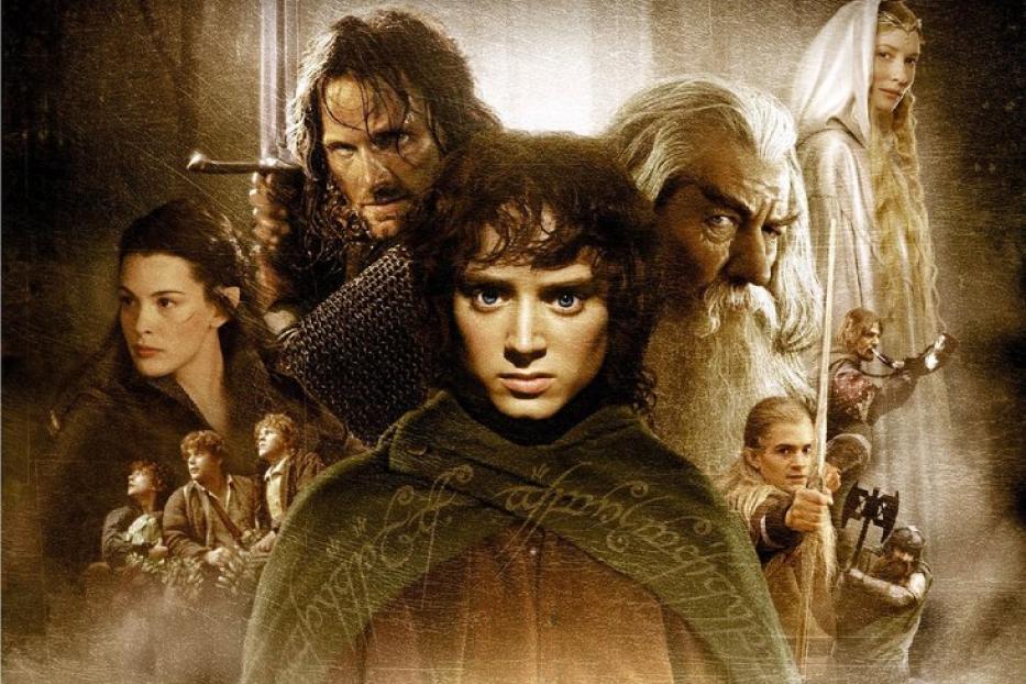 Das Filmplakat für „Der Herr der Ringe“ zeigt Frodo, Gandalf, Aragorn und andere Charaktere.
