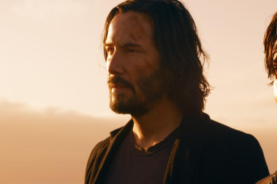 Neo und Trinity, gespielt von Keanu Reeves und Carrie-Anne Moss, in „Matrix Resurrections“.